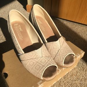 EUC! Tom’s wedge peep toe